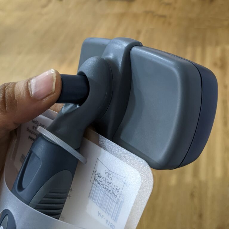 GiGwi Self Cleaning Slicker Brush for Dogs and Cats